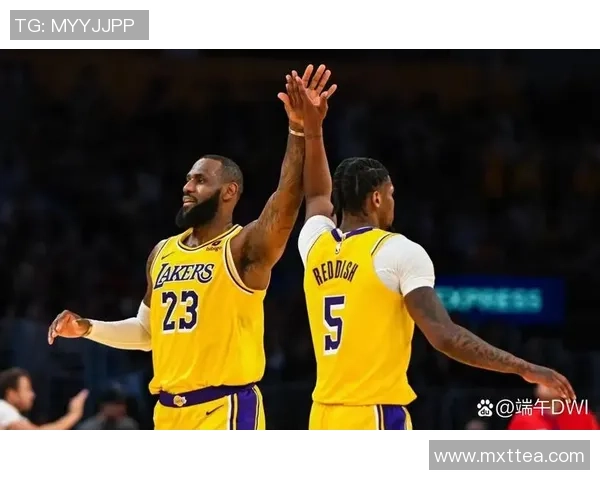 2020年10月1日热火与湖人激战正酣精彩比赛直播回顾与分析